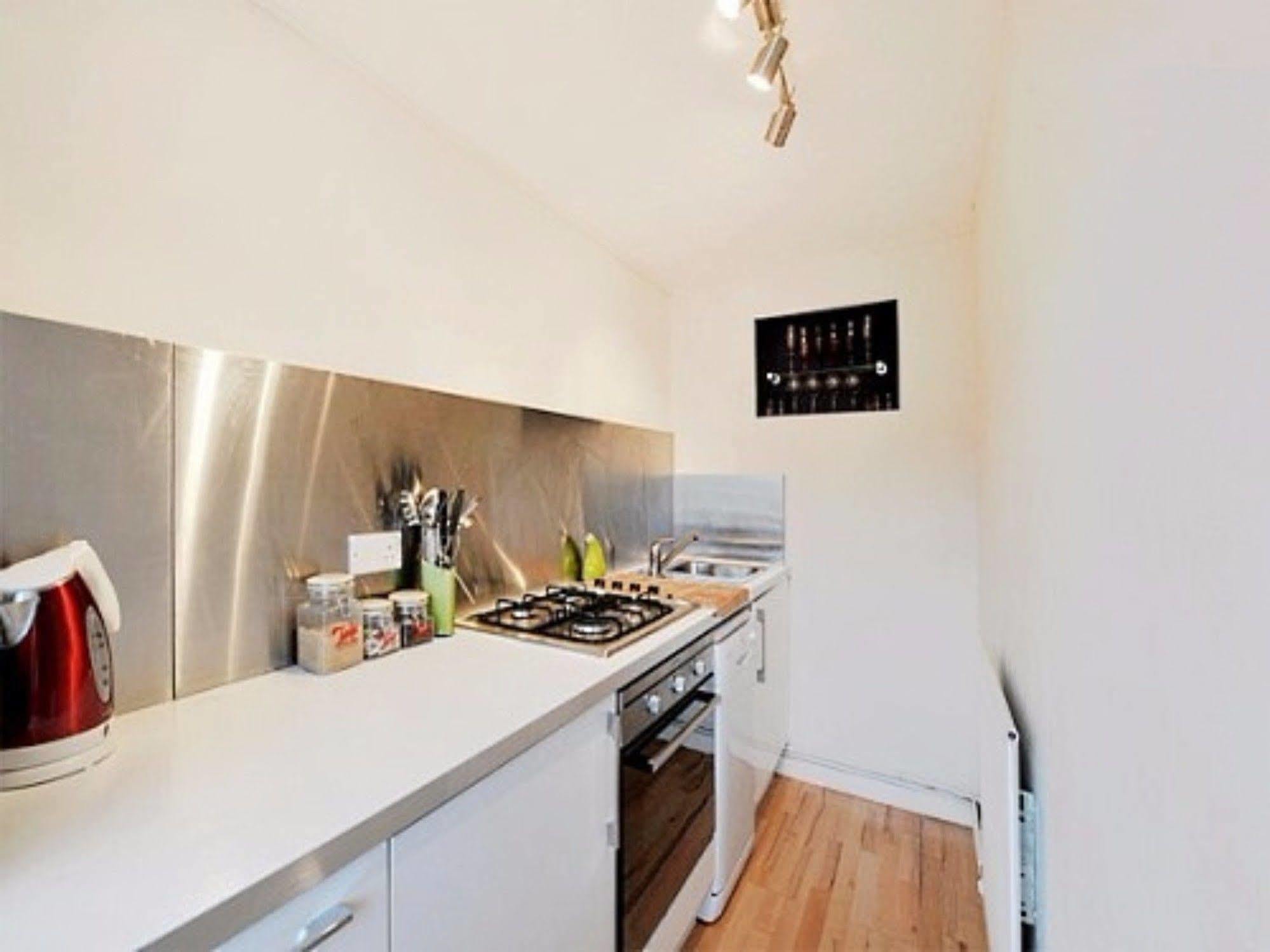 Kensington Court Apartment Bath Exterior photo