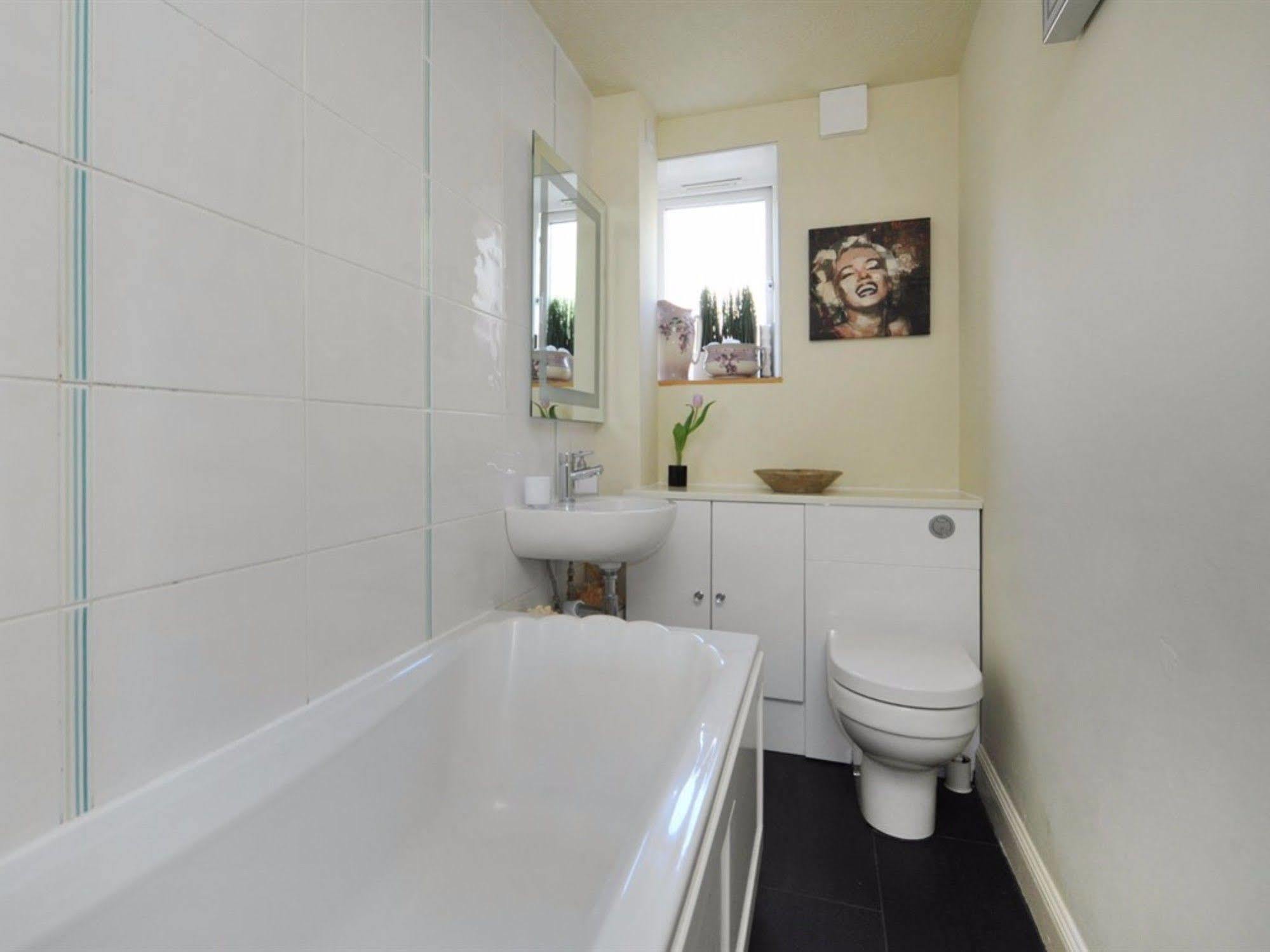 Kensington Court Apartment Bath Exterior photo
